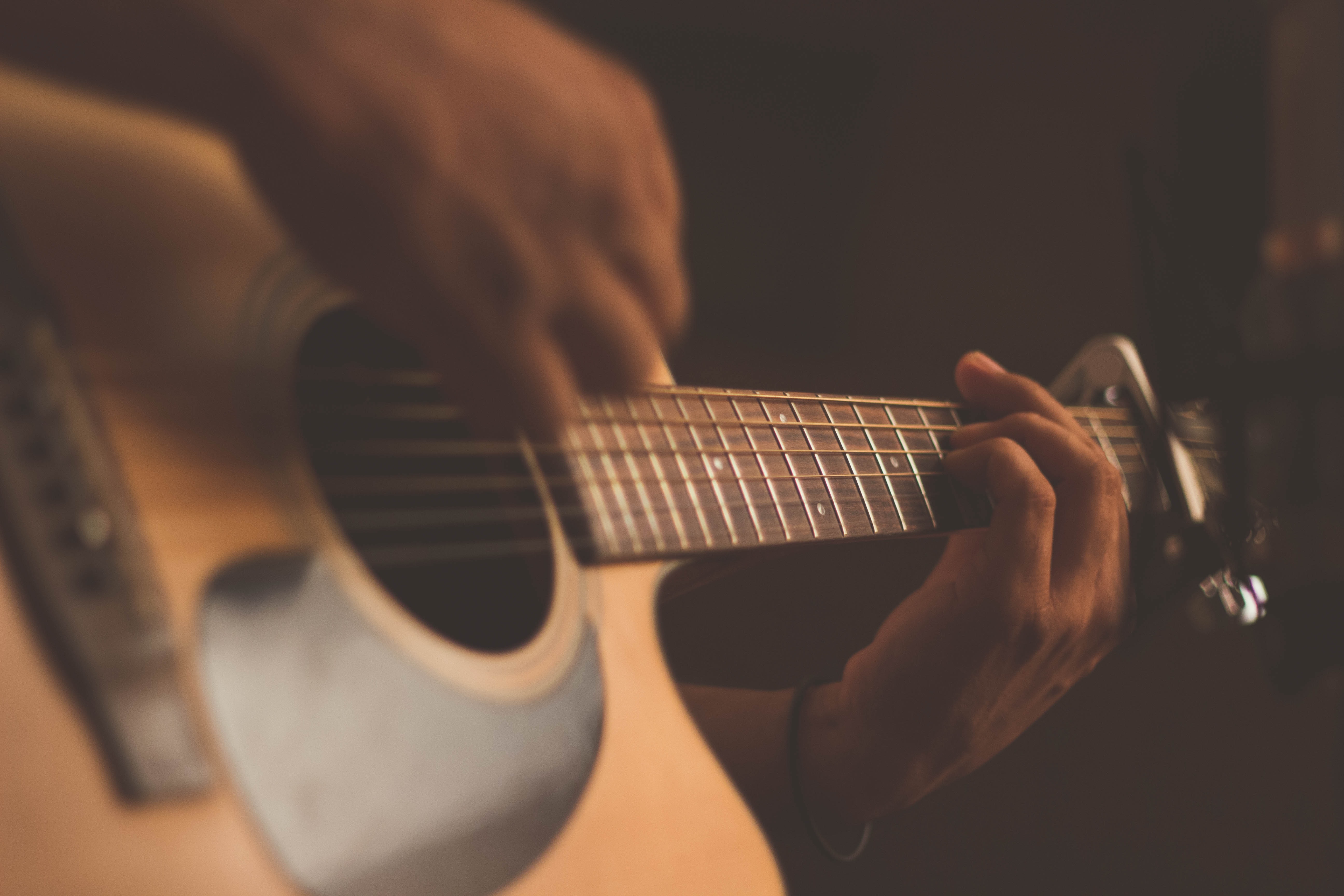 Đàn Guitar: Chia sẻ bí quyết luyện tập đàn hiệu quả tại nhà
